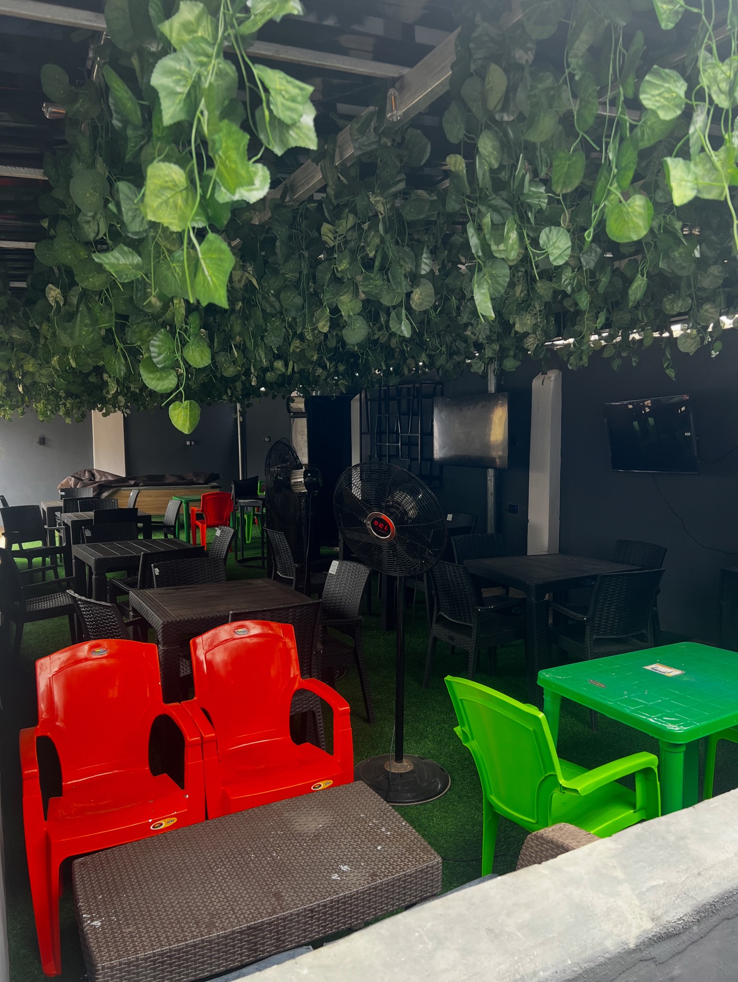 Outdoor seating area - Crystal Inn
